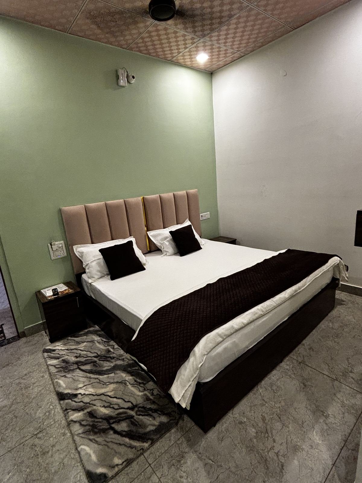 AC room at Seth Sawariya Hotel and Restaurant
